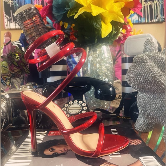 IKON! (Red Heels) - Picture 3 of 4